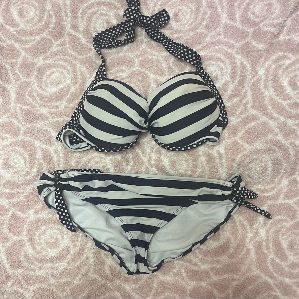 Tahiti, Medium, White and Black